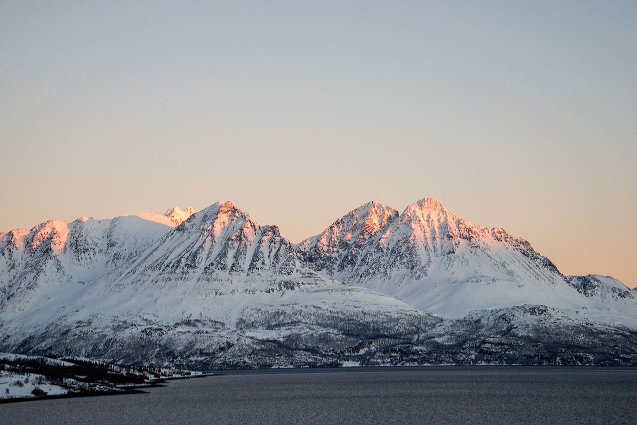 Arctic Panorama Lodge Uloybukta Экстерьер фото